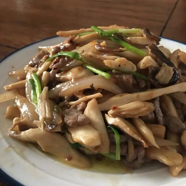 雞樅菌劃炒牛肉絲