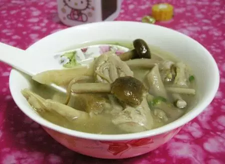 鴨件茶樹菇湯