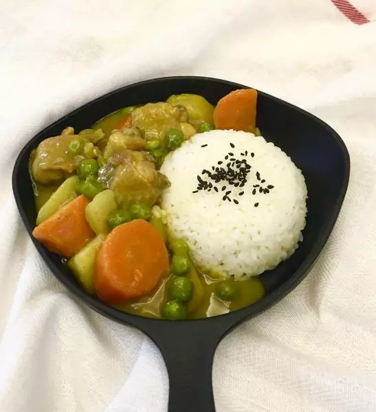 胡蘿蔔土豆甜豆咖喱雞飯