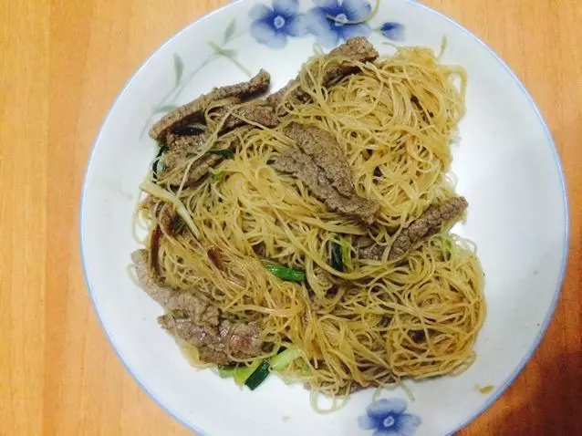 深夜葱香牛肉炒粉