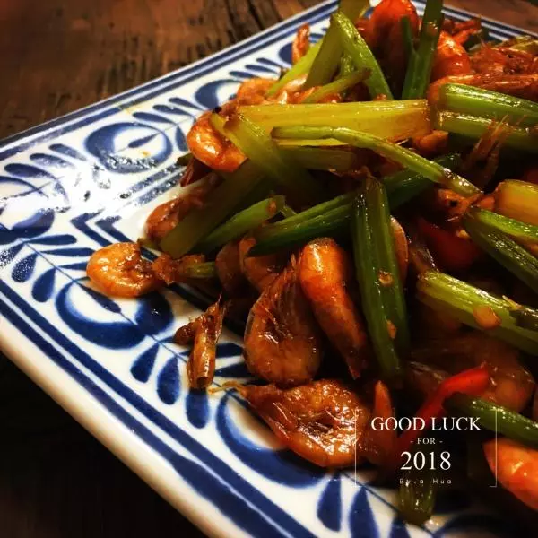 小青虾炒芹菜