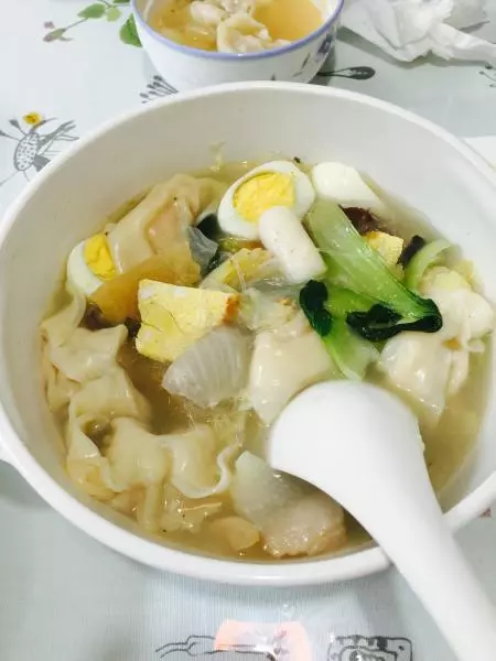 砂锅虾仁馄饨