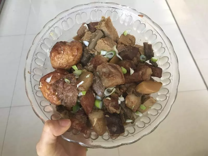 五花肉烧冻豆腐