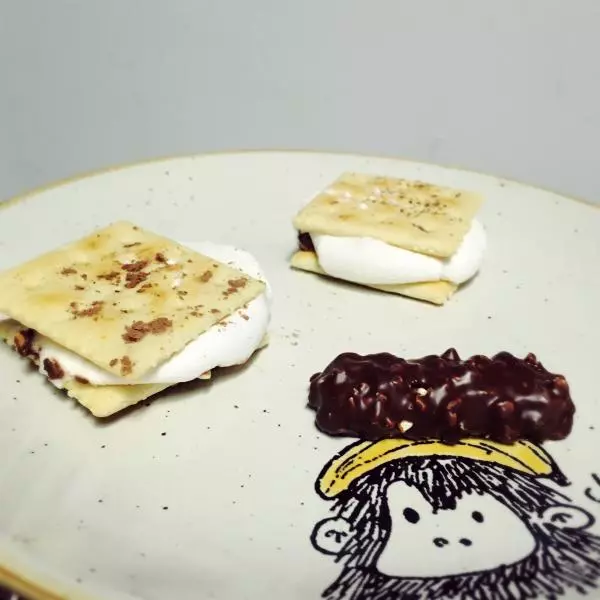 簡單快手又無敵好吃的S&#39;more/棉花糖夾心餅乾