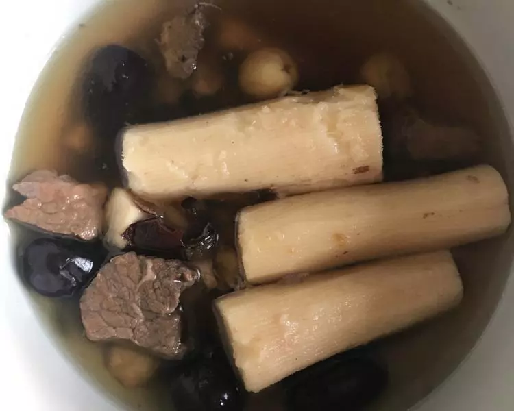 淮山茯苓棗蓮牛肉湯