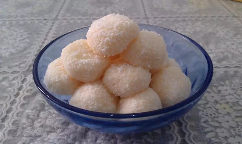 椰奶球（coconut ices）