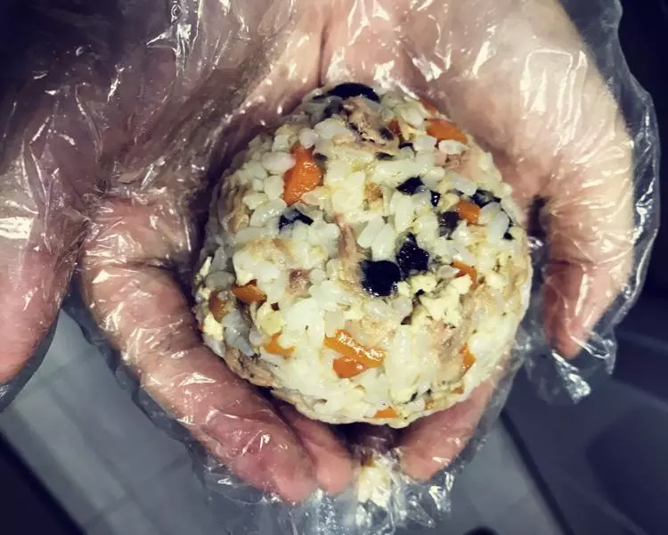 金枪鱼饭团