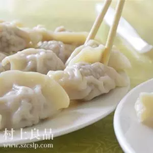 饺子蘸辣酱