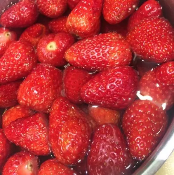 草莓绵绵冰