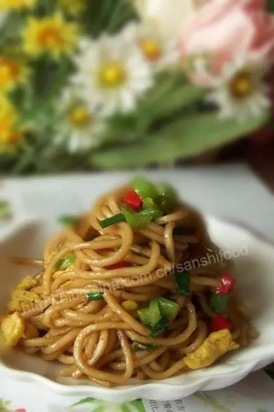 雙椒雞蛋炒麵