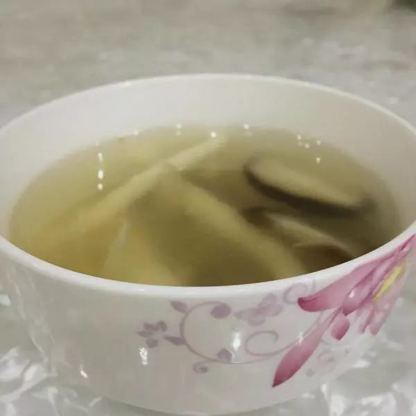 冬日滋補：黨參菌菇湯