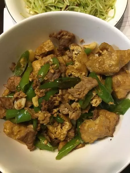 油豆腐炒肉