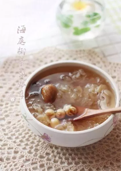 海底椰雪梨銀耳甜湯