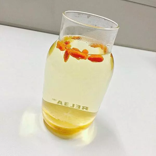 黃芪枸杞桂圓茶飲