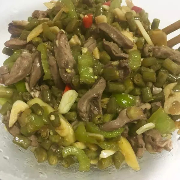 酸辣鸡杂/酸辣鸡心/酸豆角炒鸡心