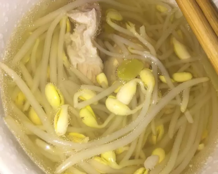 排骨燉豆芽湯