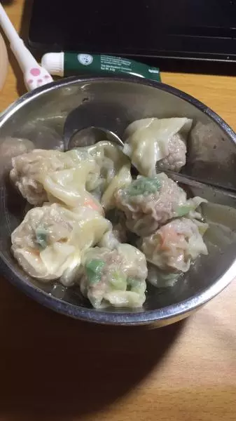 宿舍食堂/鮮蝦小餛飩