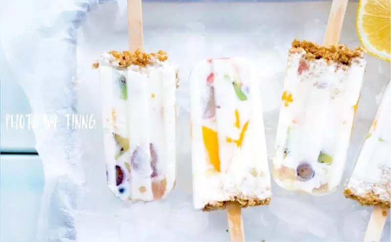 早餐冰著吃--水果酸奶麦片冰棍Yogurt Parfait Popsicles