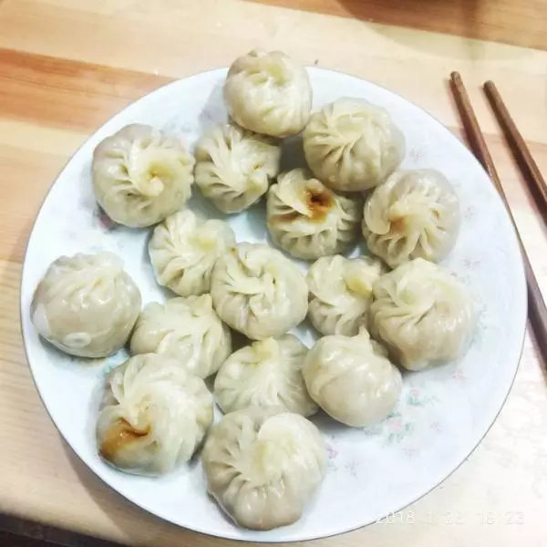 餃子皮做的醬肉小包子