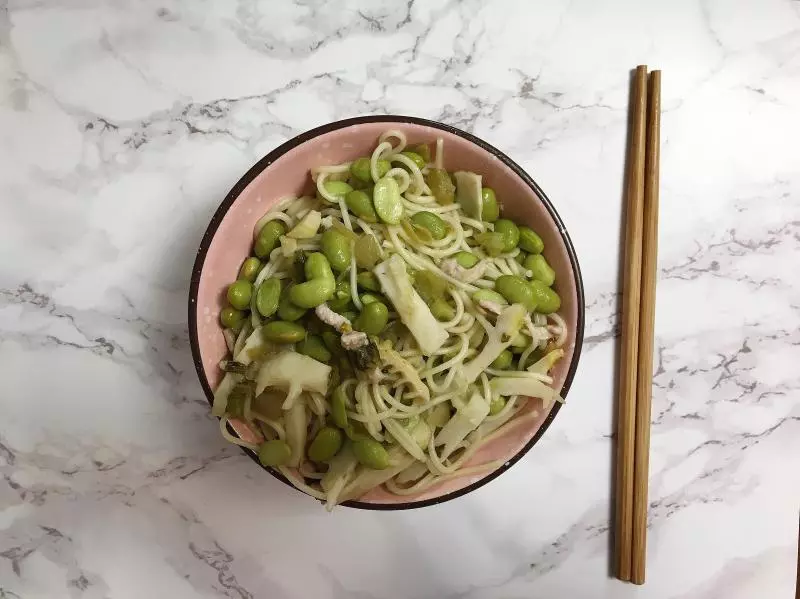 咸菜肉丝毛豆笋丝面