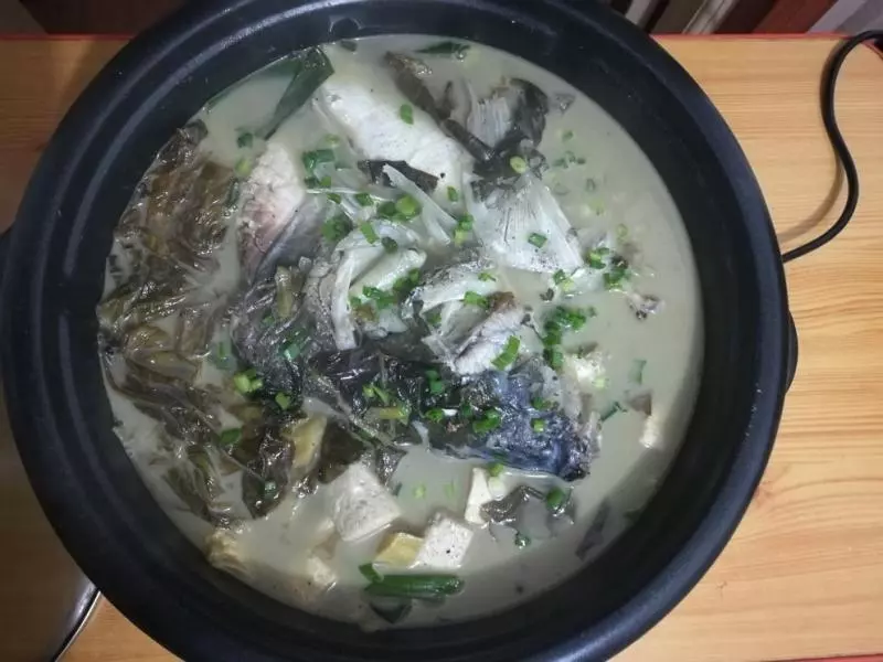 酸菜魚頭火鍋