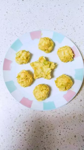 宝宝辅食米粉丸子，不吃的米粉别浪费