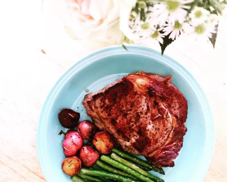 煎肋眼牛排 Pan-Seared Rib-Eye