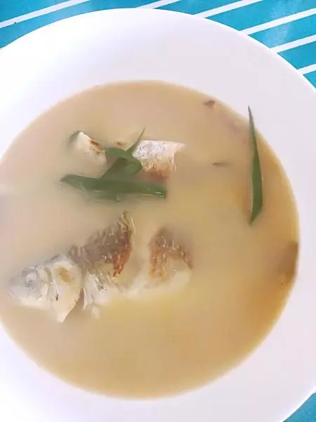 奶白鯽魚湯