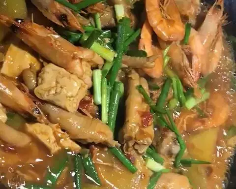 明虾鸡爪煲