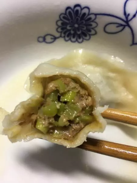 蒜苔肉馅饺子