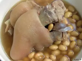 黄豆炖猪蹄