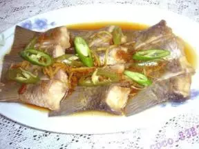 黃豆醬尖椒蒸鯇魚尾