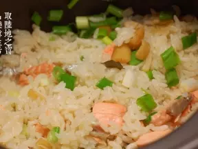 陶锅煎煮-日式鲑鱼饭