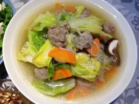 捲心菜肉丸湯