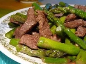 芦笋炒牛肉