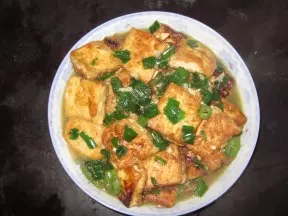 蒜苗烧豆腐