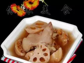 蓮藕豬腳湯