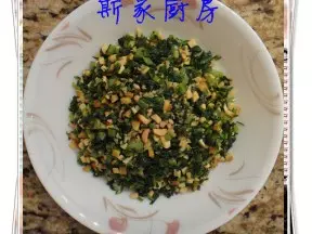 香干腰果碎炒茼蒿