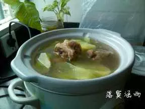 萵筍筒骨