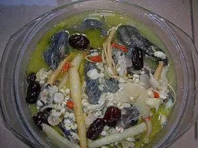 藥膳烏雞湯