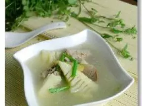 春筍排骨鹹肉湯