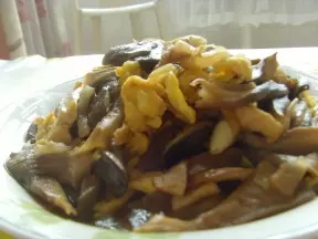 肉丝蘑菇炒鸡蛋