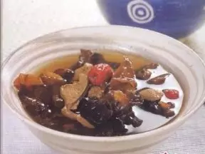 黑木耳滾豬肝湯