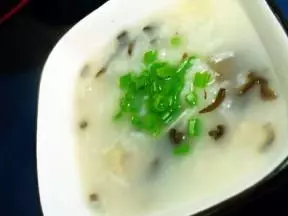 鸡茸木耳香葱粥