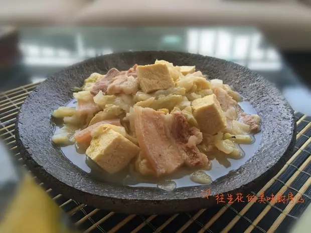 酸菜汆白肉炖冻豆腐